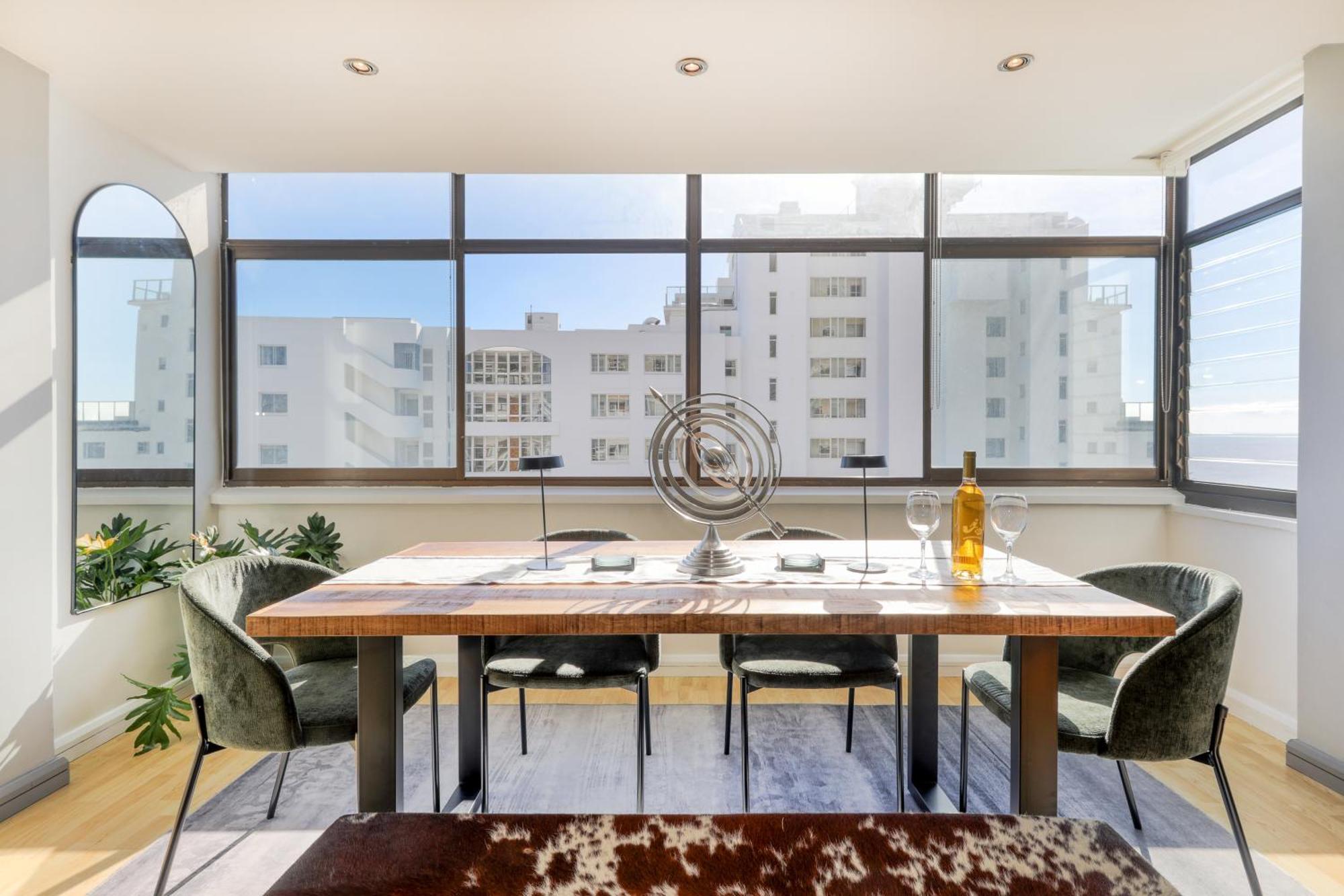 Backup-Powered Bantry Bay View 2 Bed Apartment ケープタウン エクステリア 写真