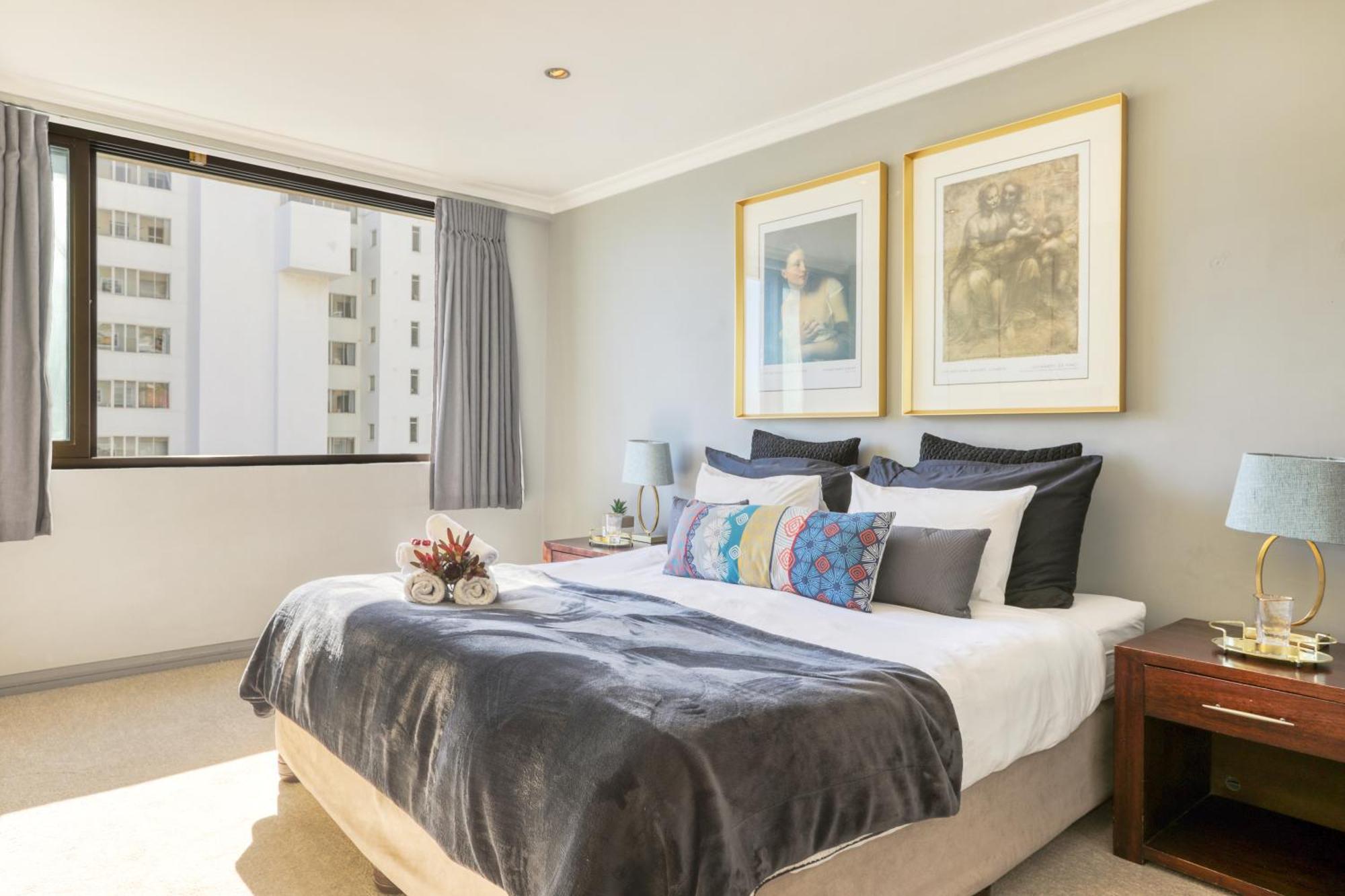 Backup-Powered Bantry Bay View 2 Bed Apartment ケープタウン エクステリア 写真