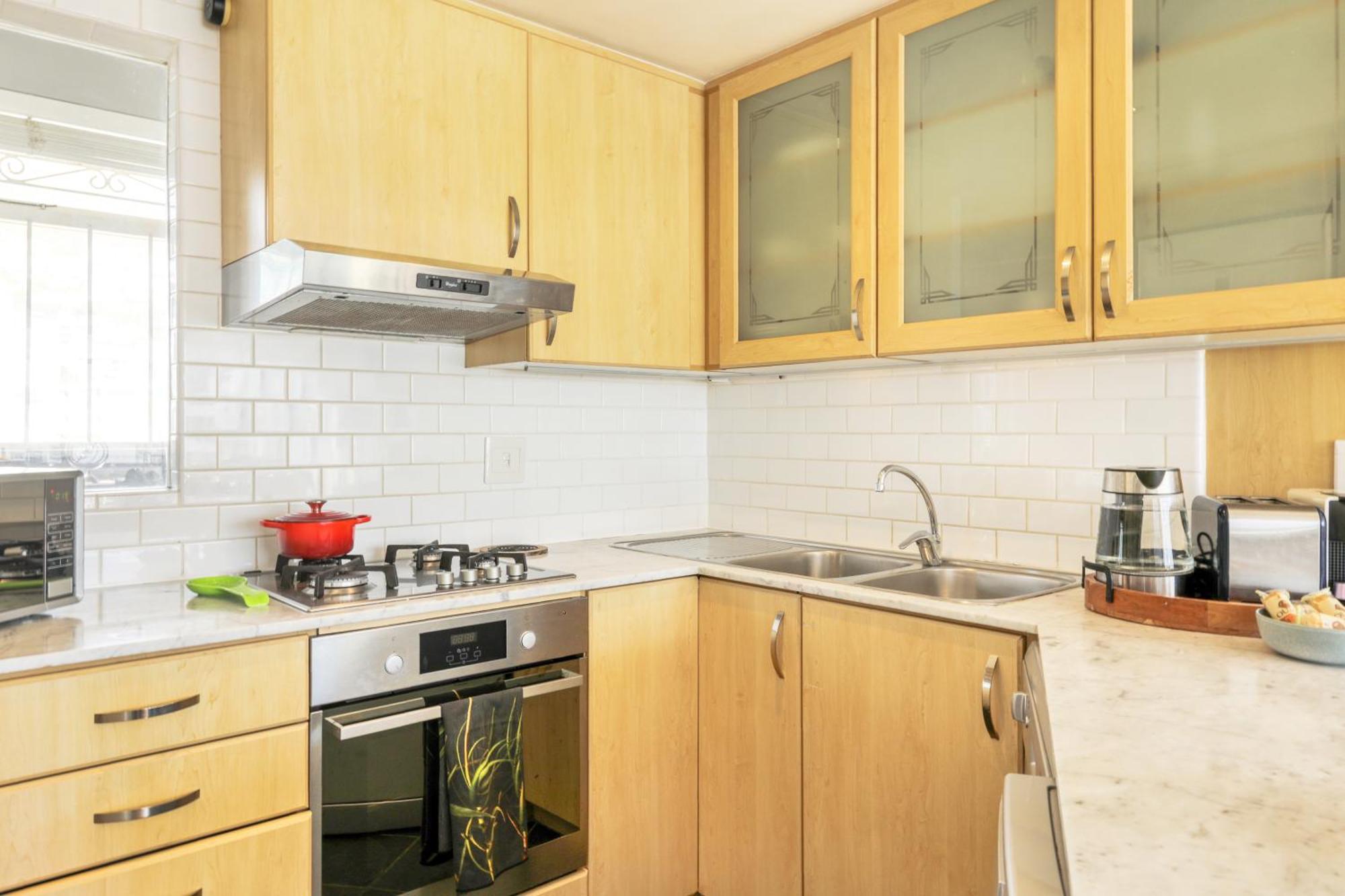 Backup-Powered Bantry Bay View 2 Bed Apartment ケープタウン エクステリア 写真