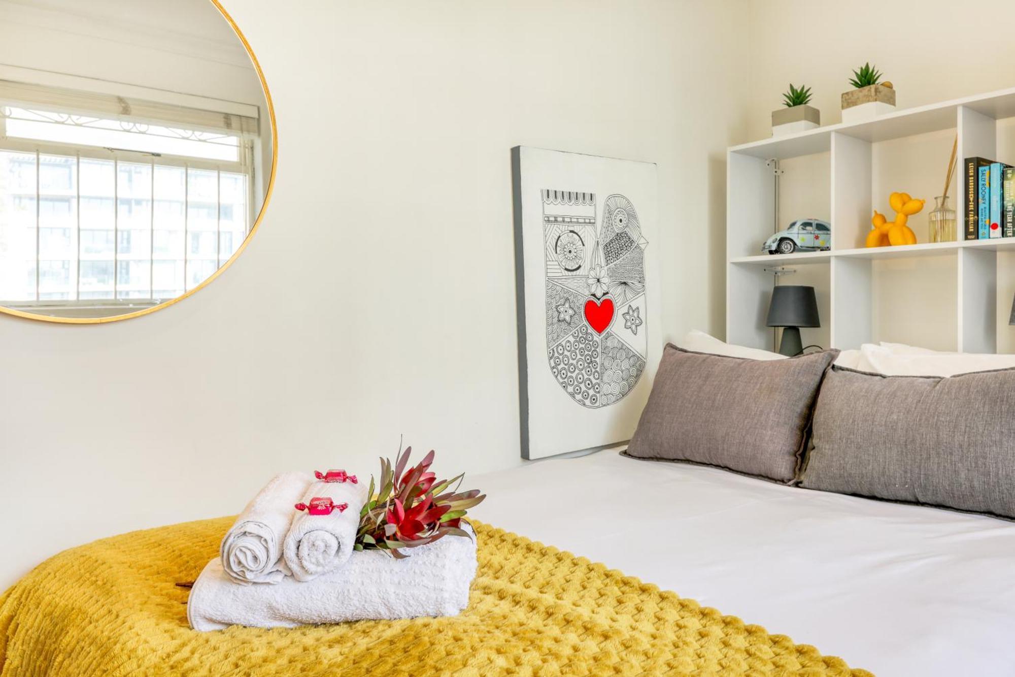 Backup-Powered Bantry Bay View 2 Bed Apartment ケープタウン エクステリア 写真