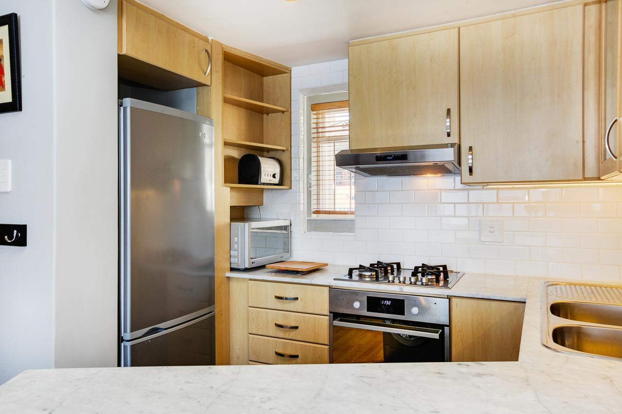 Backup-Powered Bantry Bay View 2 Bed Apartment ケープタウン エクステリア 写真