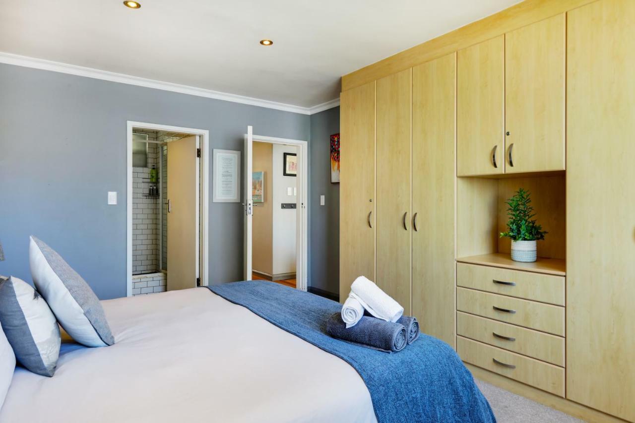 Backup-Powered Bantry Bay View 2 Bed Apartment ケープタウン エクステリア 写真