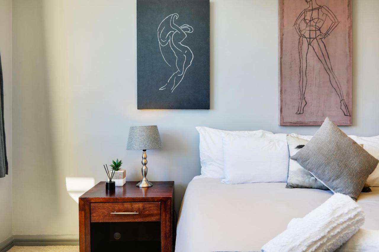 Backup-Powered Bantry Bay View 2 Bed Apartment ケープタウン エクステリア 写真