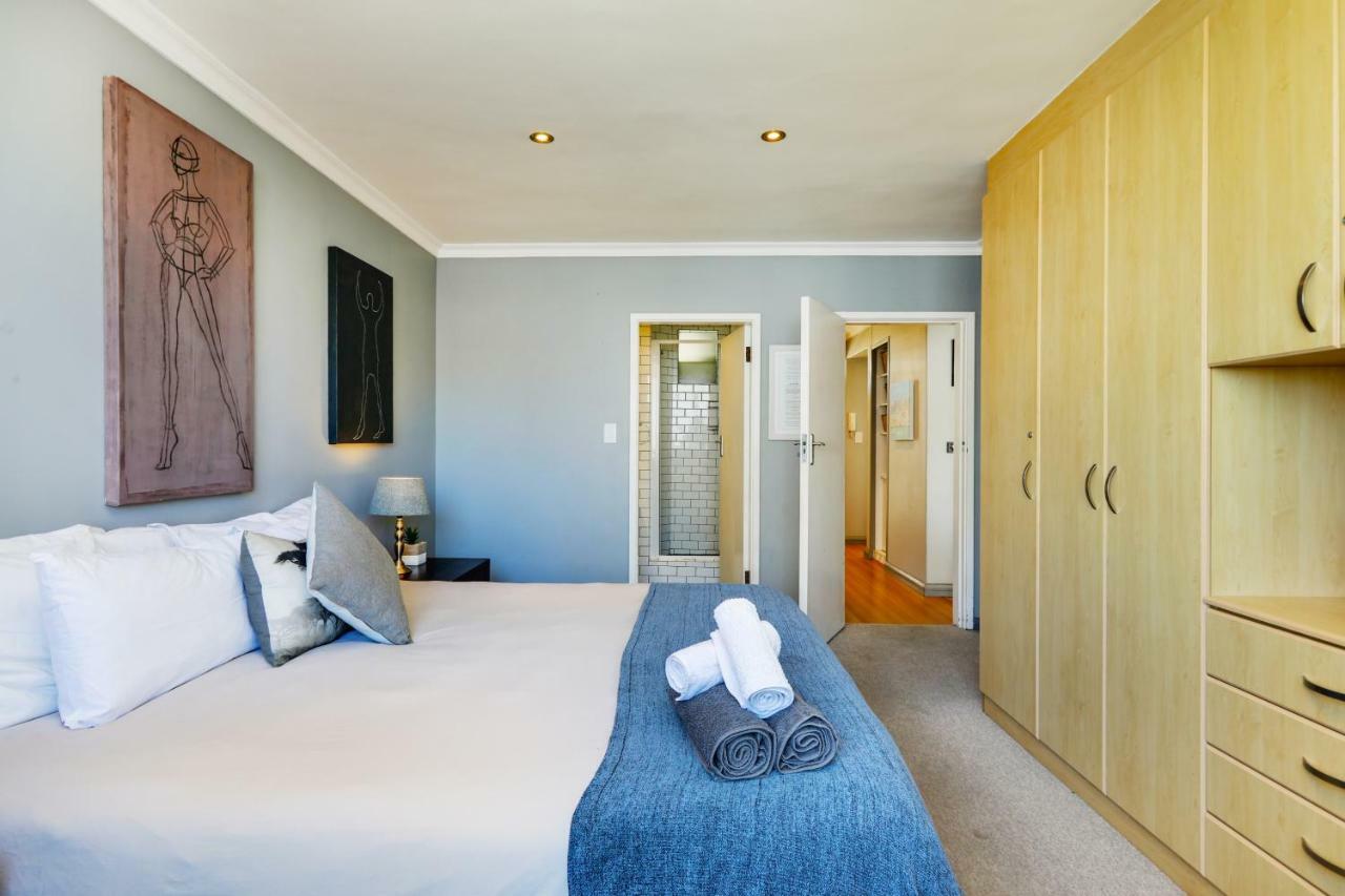 Backup-Powered Bantry Bay View 2 Bed Apartment ケープタウン エクステリア 写真