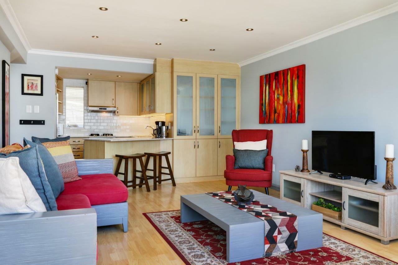 Backup-Powered Bantry Bay View 2 Bed Apartment ケープタウン エクステリア 写真