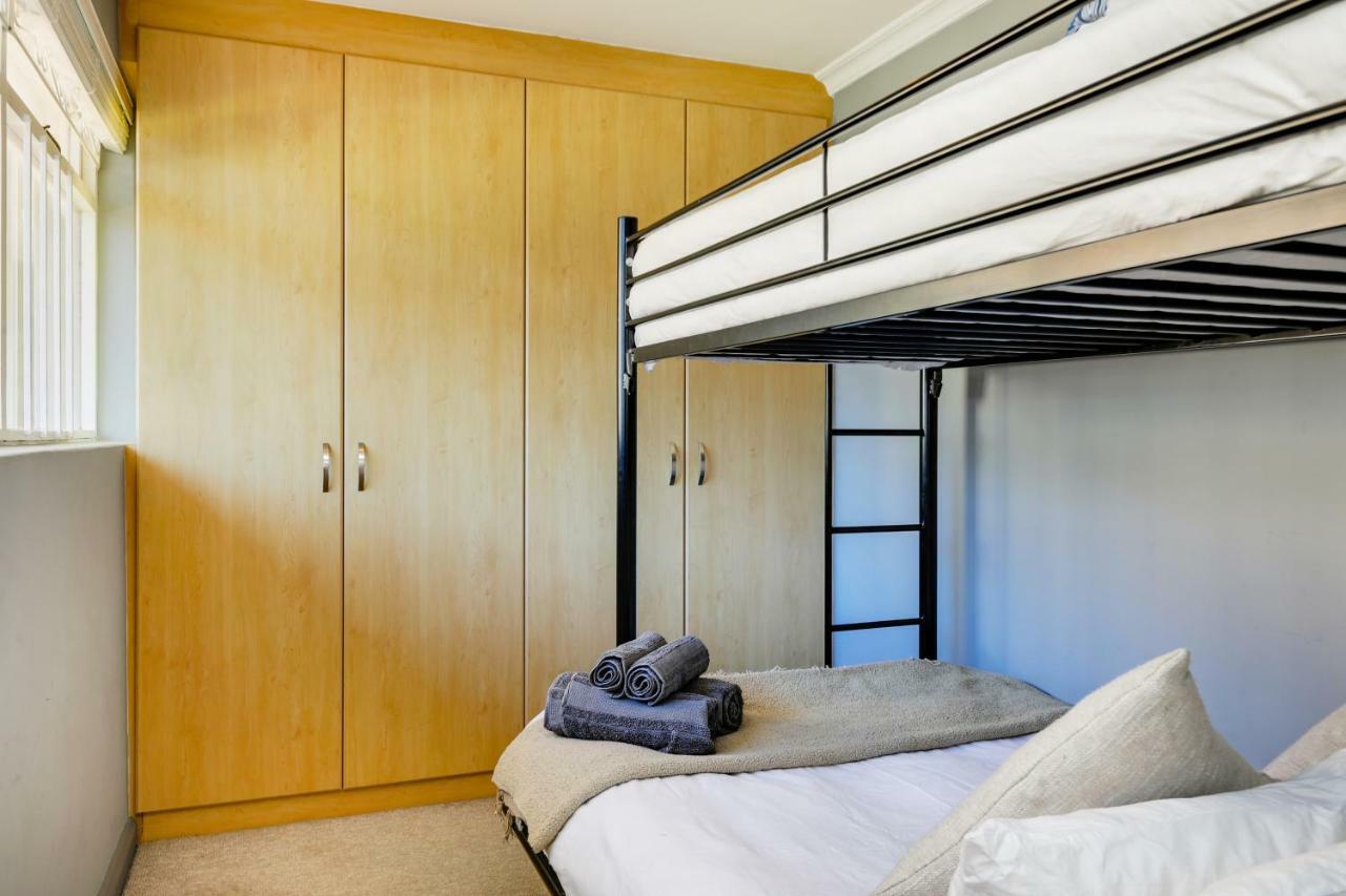 Backup-Powered Bantry Bay View 2 Bed Apartment ケープタウン エクステリア 写真
